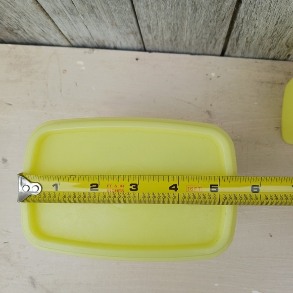 Vintage Tupperware Yellow Shelf Saver Rectangle Containers With Lids Set Of 2 - Picture 3 of 5